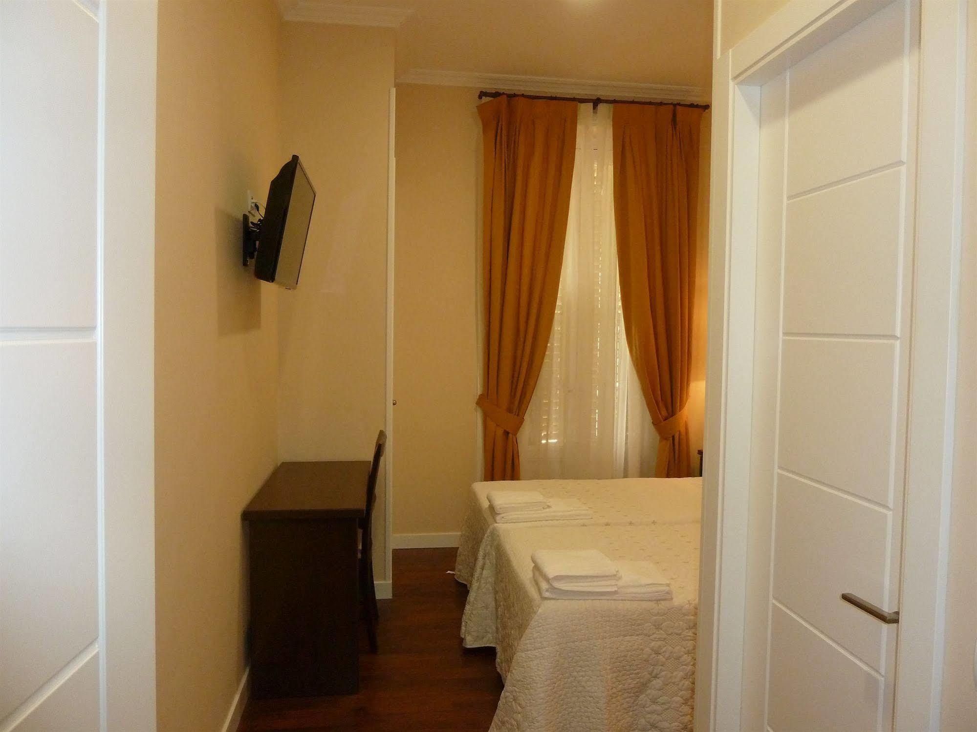 Hostal Mayor มาดริด ภายนอก รูปภาพ